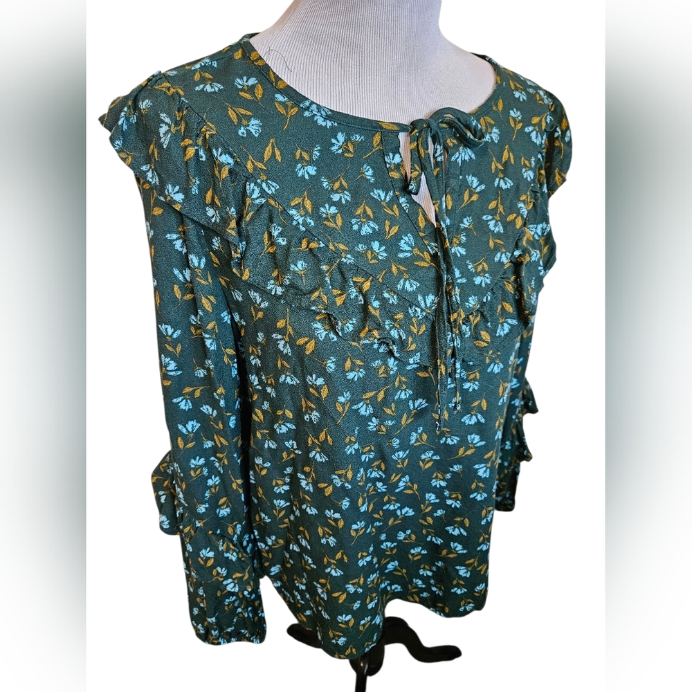 Sonoma Floral Green Ruffle Top Size Large.